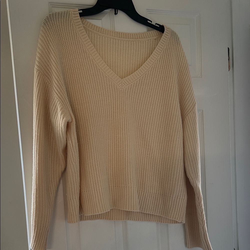 V-Neck Crop Sweater in Cream